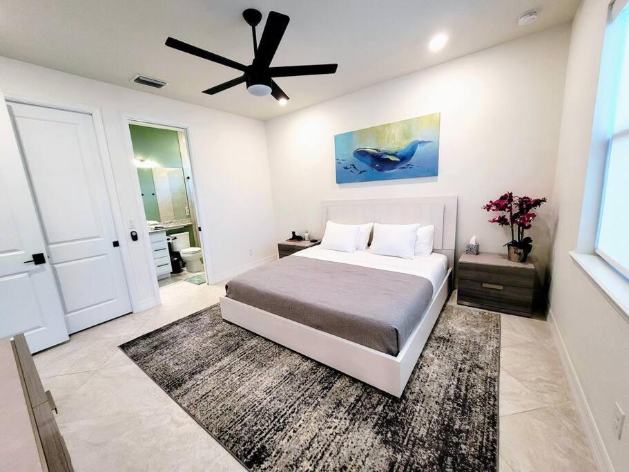 Blue Door Retreat - Luxury Pool Home - Sleeps 8 Cape Coral Ngoại thất bức ảnh