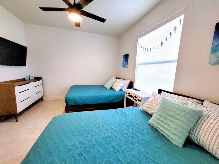 Blue Door Retreat - Luxury Pool Home - Sleeps 8 Cape Coral Ngoại thất bức ảnh