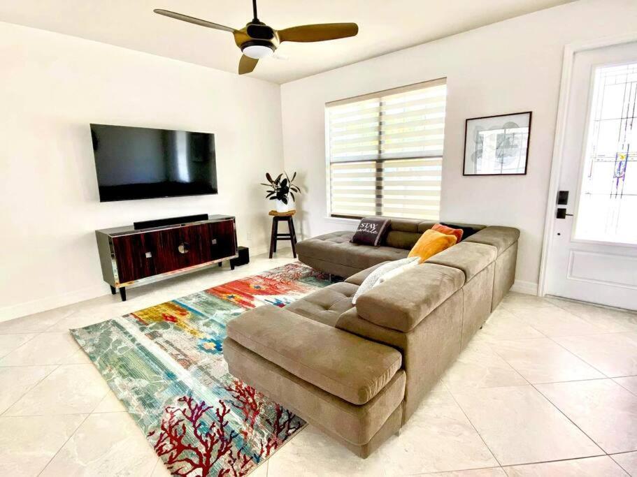 Blue Door Retreat - Luxury Pool Home - Sleeps 8 Cape Coral Ngoại thất bức ảnh