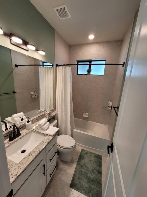 Blue Door Retreat - Luxury Pool Home - Sleeps 8 Cape Coral Ngoại thất bức ảnh