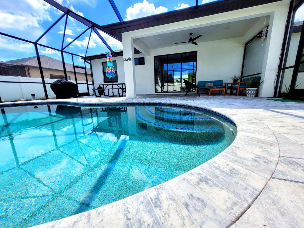 Blue Door Retreat - Luxury Pool Home - Sleeps 8 Cape Coral Ngoại thất bức ảnh